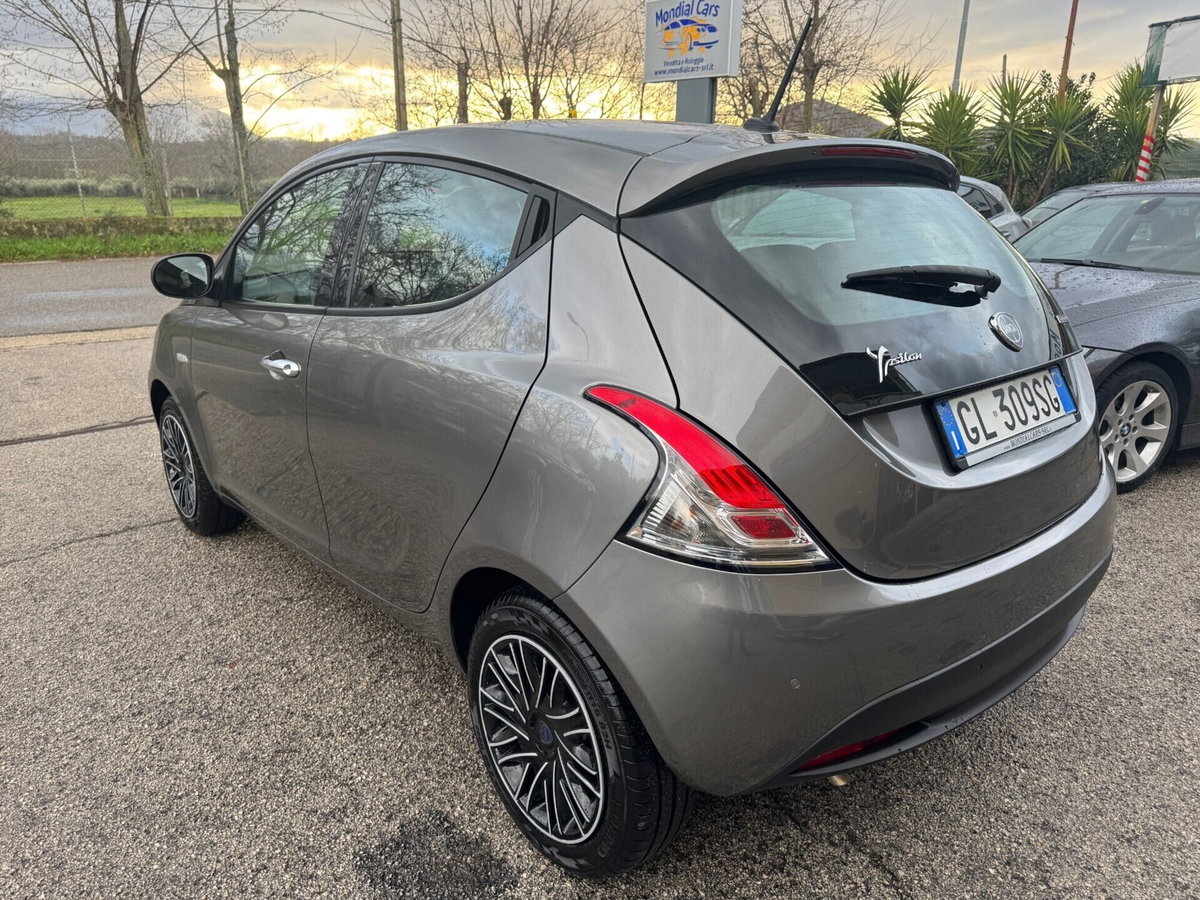 Lancia Ypsilon 1.0 FireFly 5 porte S&S Hybrid Silver Plus (6)