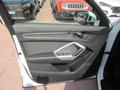 Audi Q3 35 TDI quattro S tronic Business (11)