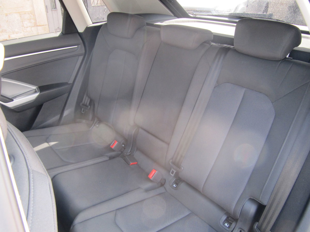 Audi Q3 35 TDI quattro S tronic Business (17)