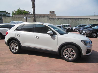 Audi Q3 35 TDI quattro S tronic Business (2)