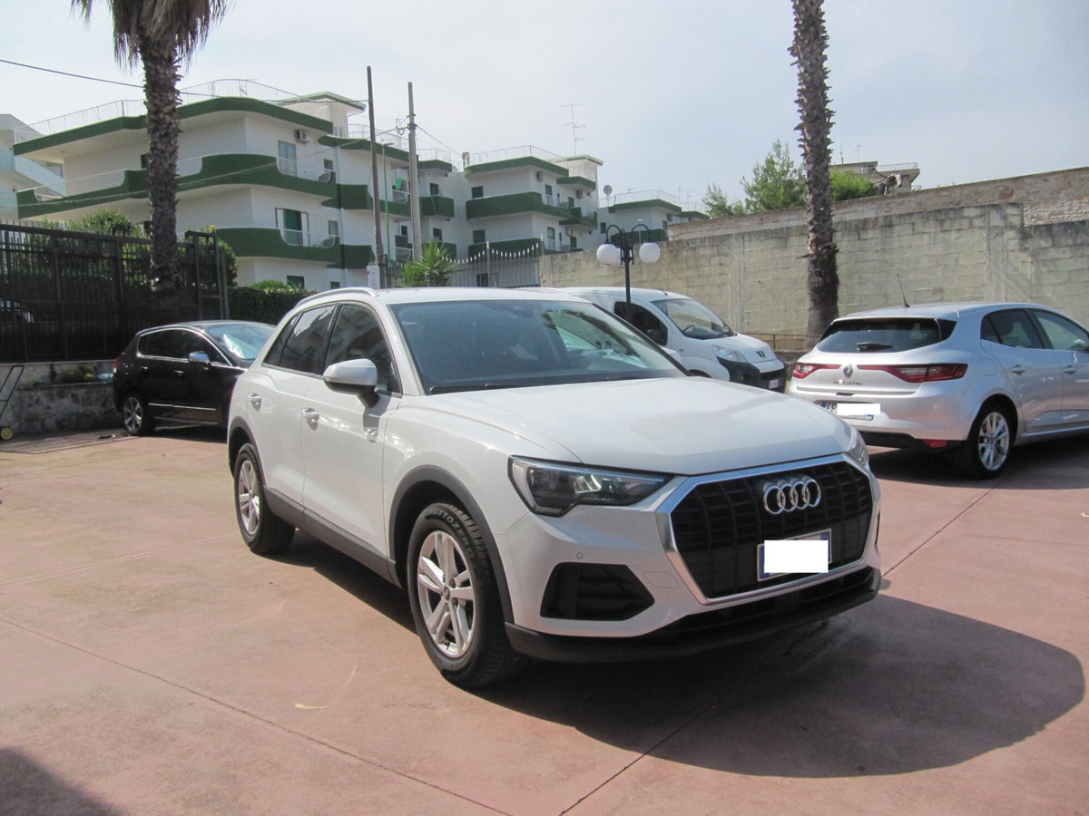Audi Q3 35 TDI quattro S tronic Business (4)