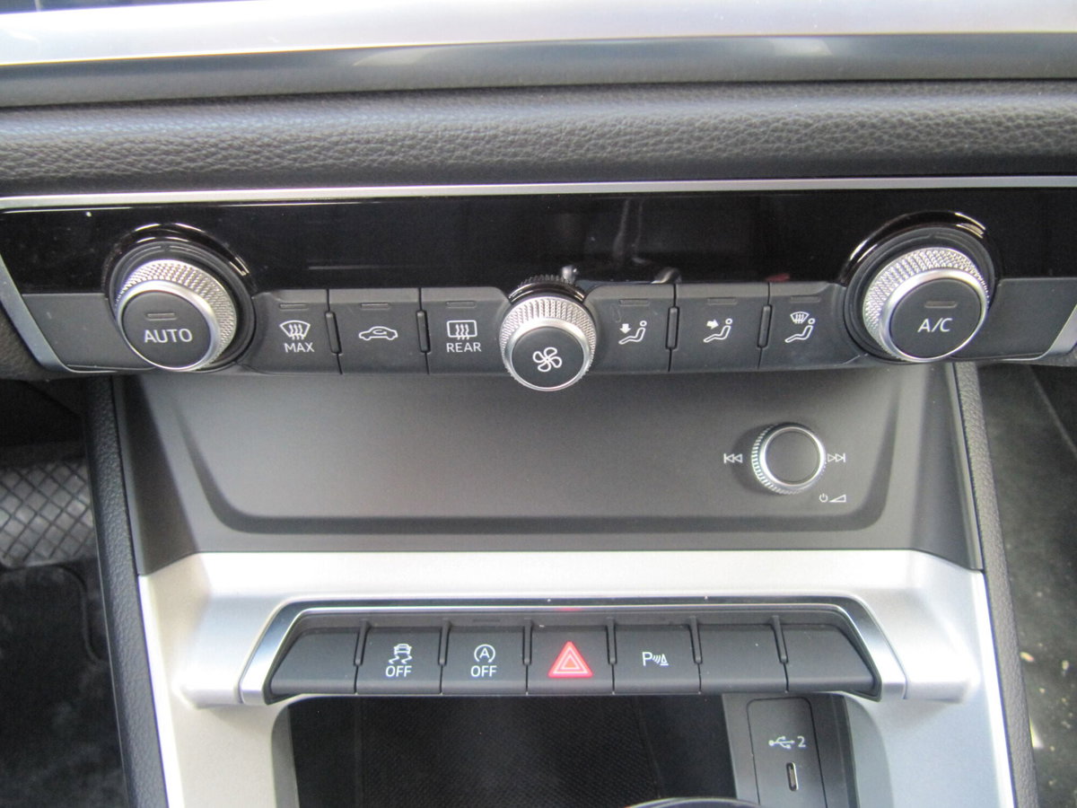 Audi Q3 35 TDI quattro S tronic Business (9)
