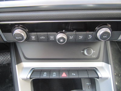 Audi Q3 35 TDI quattro S tronic Business (9)