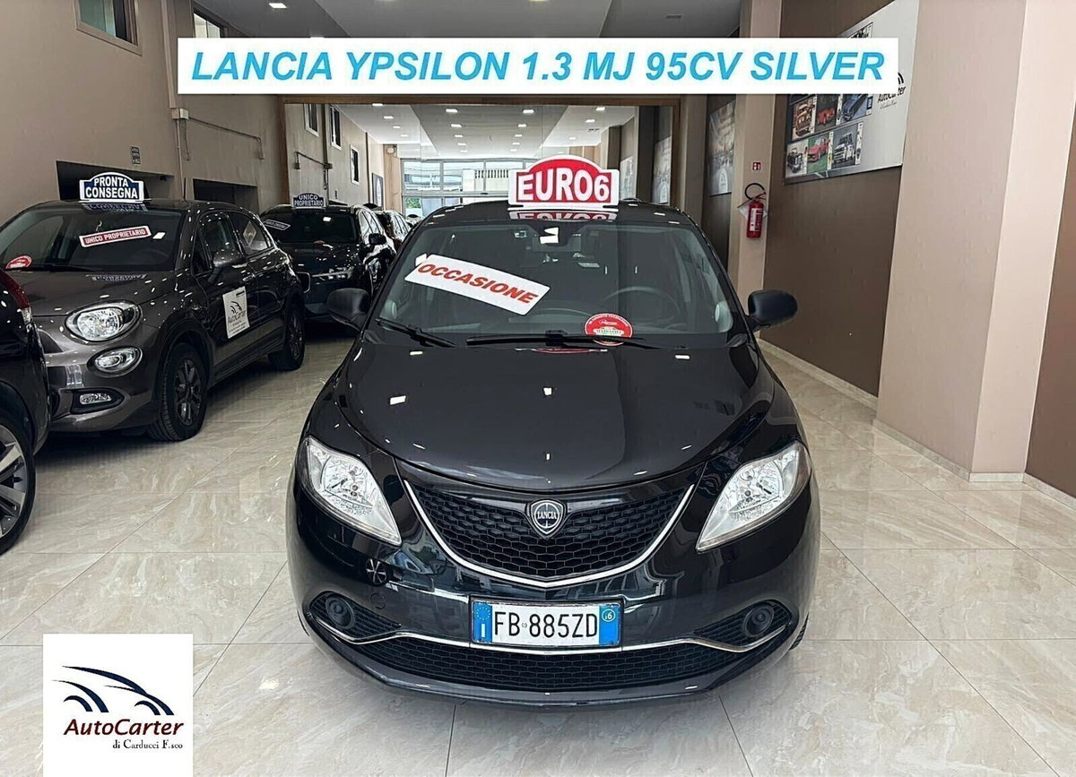 Lancia Ypsilon 1.3 MJT 16V 95 CV 5 porte S&S Silver (2)