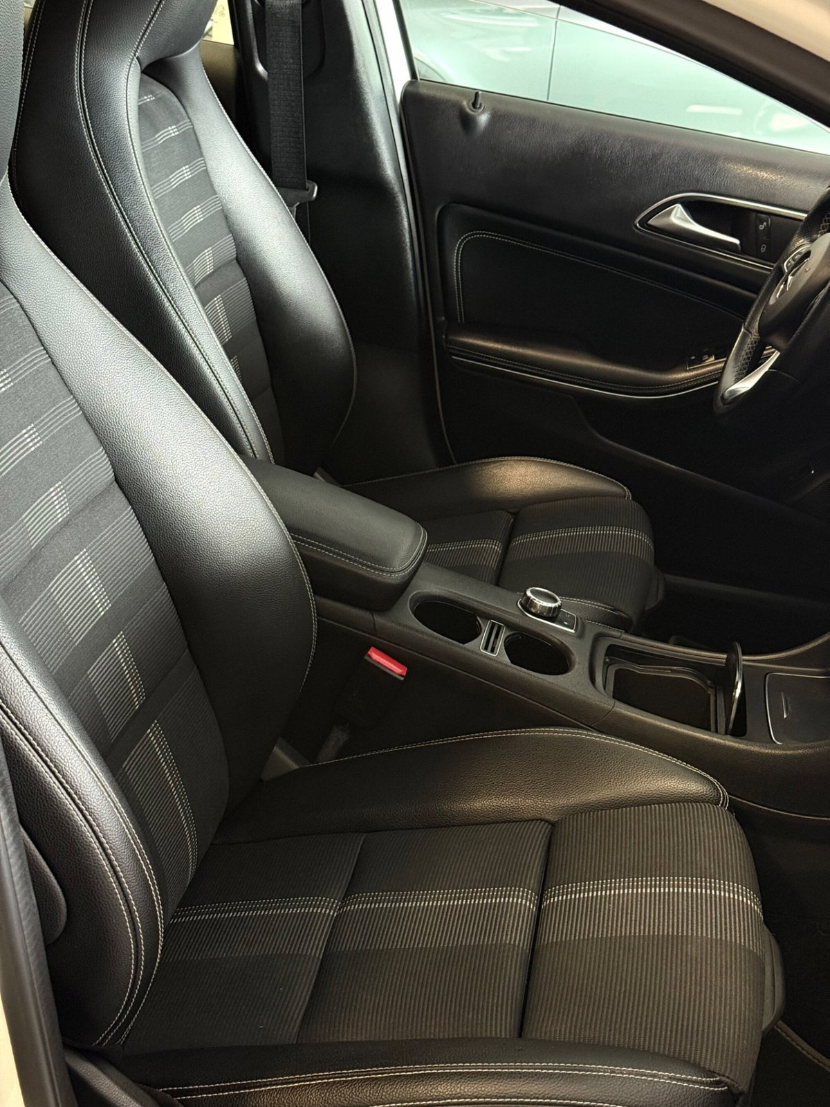 Mercedes-Benz GLA SUV 200 d Automatic Sport (10)