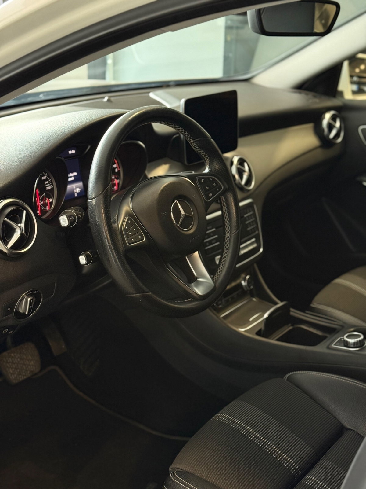 Mercedes-Benz GLA SUV 200 d Automatic Sport (7)