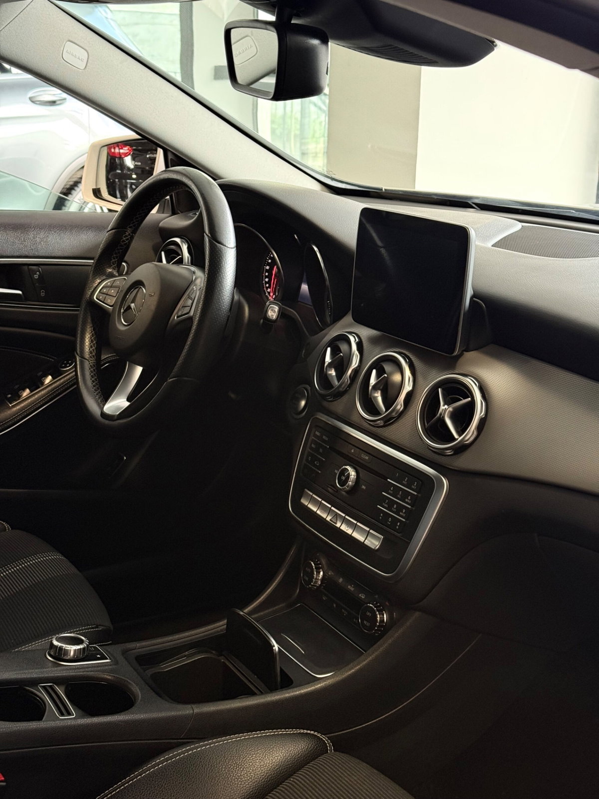 Mercedes-Benz GLA SUV 200 d Automatic Sport (9)