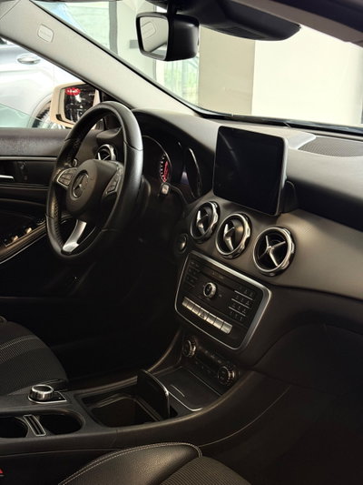 Mercedes-Benz GLA SUV 200 d Automatic Sport (9)