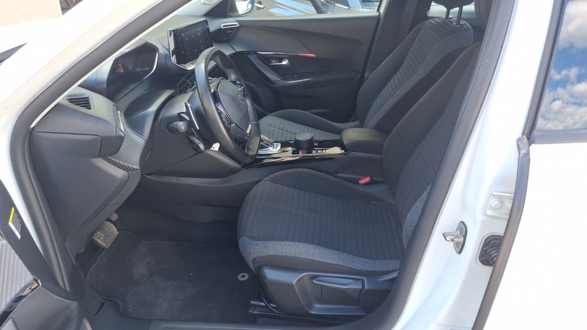 Peugeot 2008 PureTech 130 S&S EAT8 Active Pack (14)