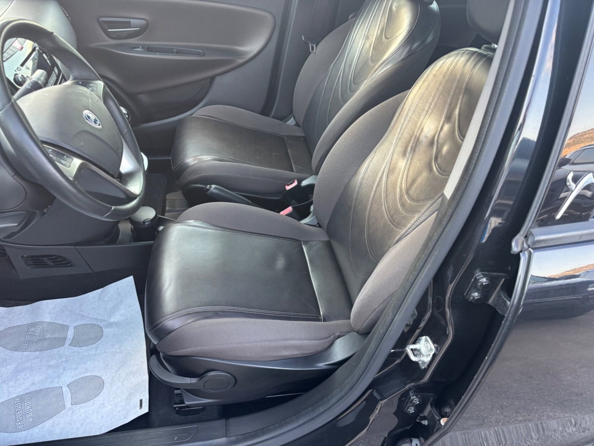 Lancia Ypsilon 1.3 MJT 16V 95 CV 5 porte S&S Gold (14)