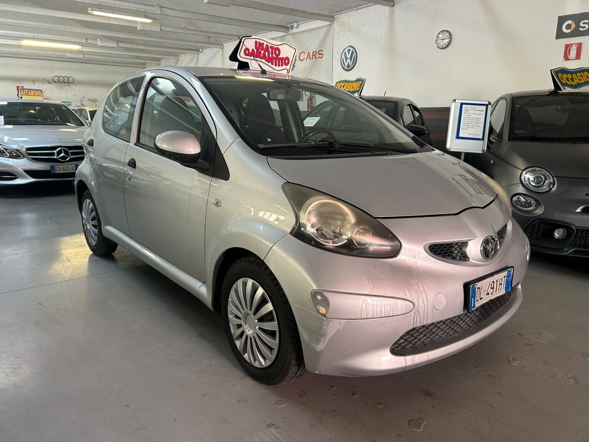 Toyota Aygo 1.0 12V VVT-i 5 porte Sol (2)