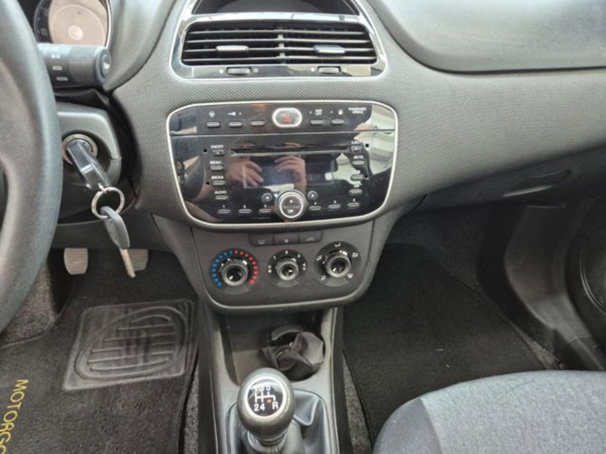 Fiat Punto 1.4 8V 5 porte Easypower Street (12)