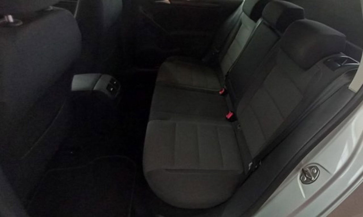 Volkswagen Golf 1.6 TDI DPF 5p. BlueMotion (10)