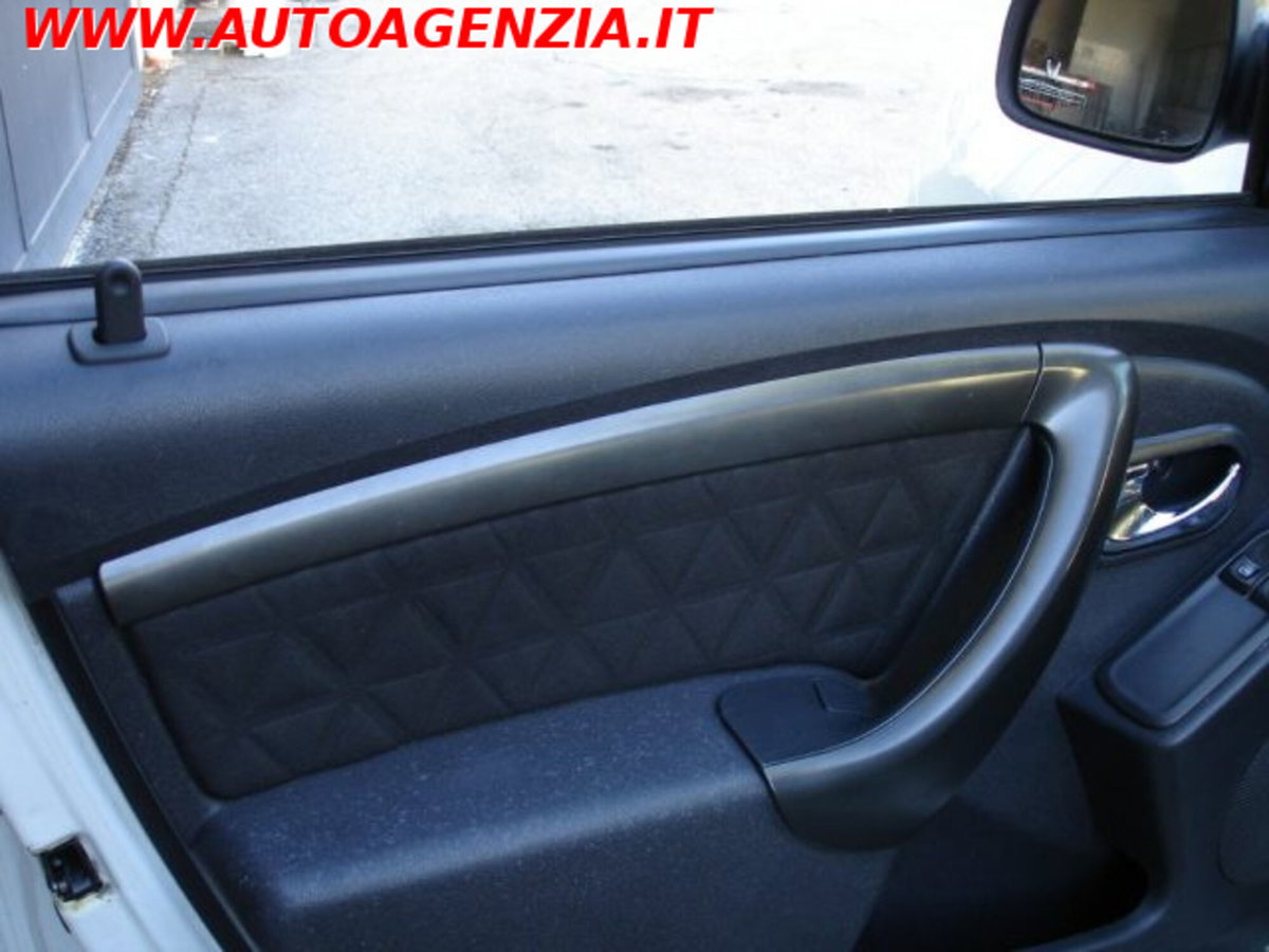 Dacia Duster 1.5 dCi 110CV 4x2 Lauréate (15)