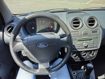 Ford Fiesta 1.2 16V 5p. Clever (16)