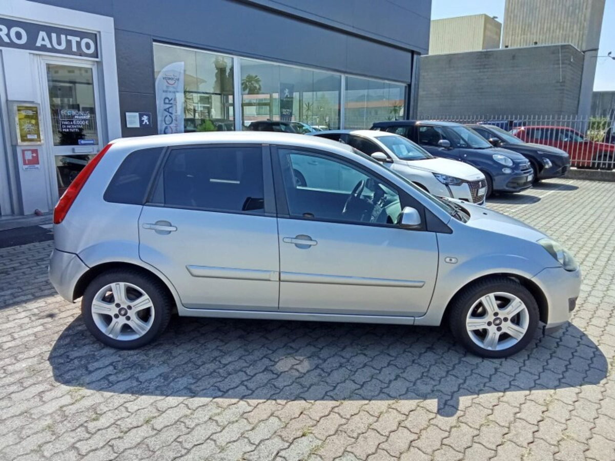 Ford Fiesta 1.2 16V 5p. Clever (2)