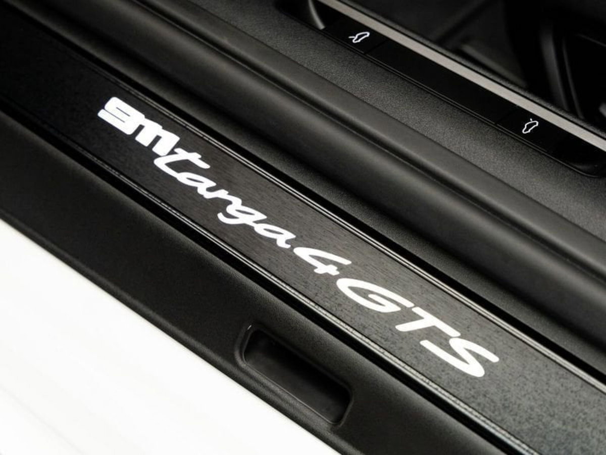 Porsche 911 Cabrio Targa 3.0 4 GTS (11)