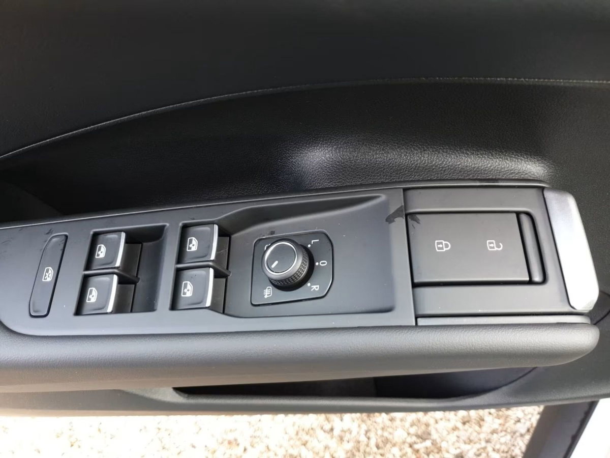 Volkswagen T-Roc 1.5 etsi R-Line 150cv dsg (11)