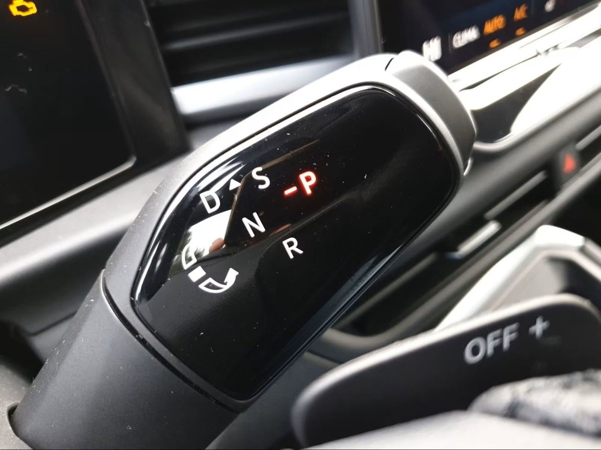 Volkswagen T-Roc 1.5 etsi R-Line 150cv dsg (12)