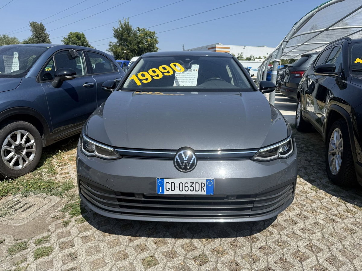 Volkswagen Golf 1.0 eTSI EVO DSG Life (2)
