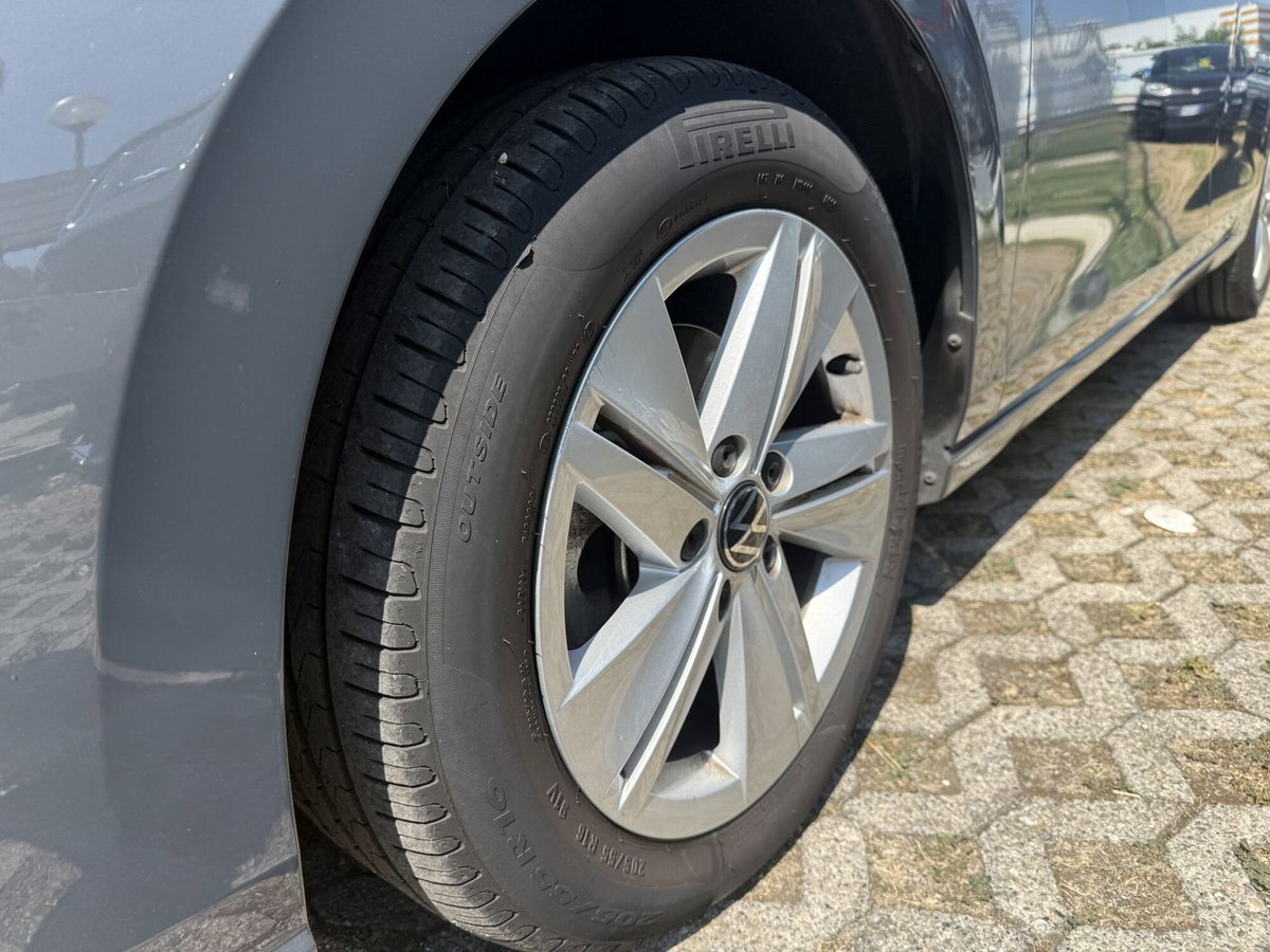 Volkswagen Golf 1.0 eTSI EVO DSG Life (4)