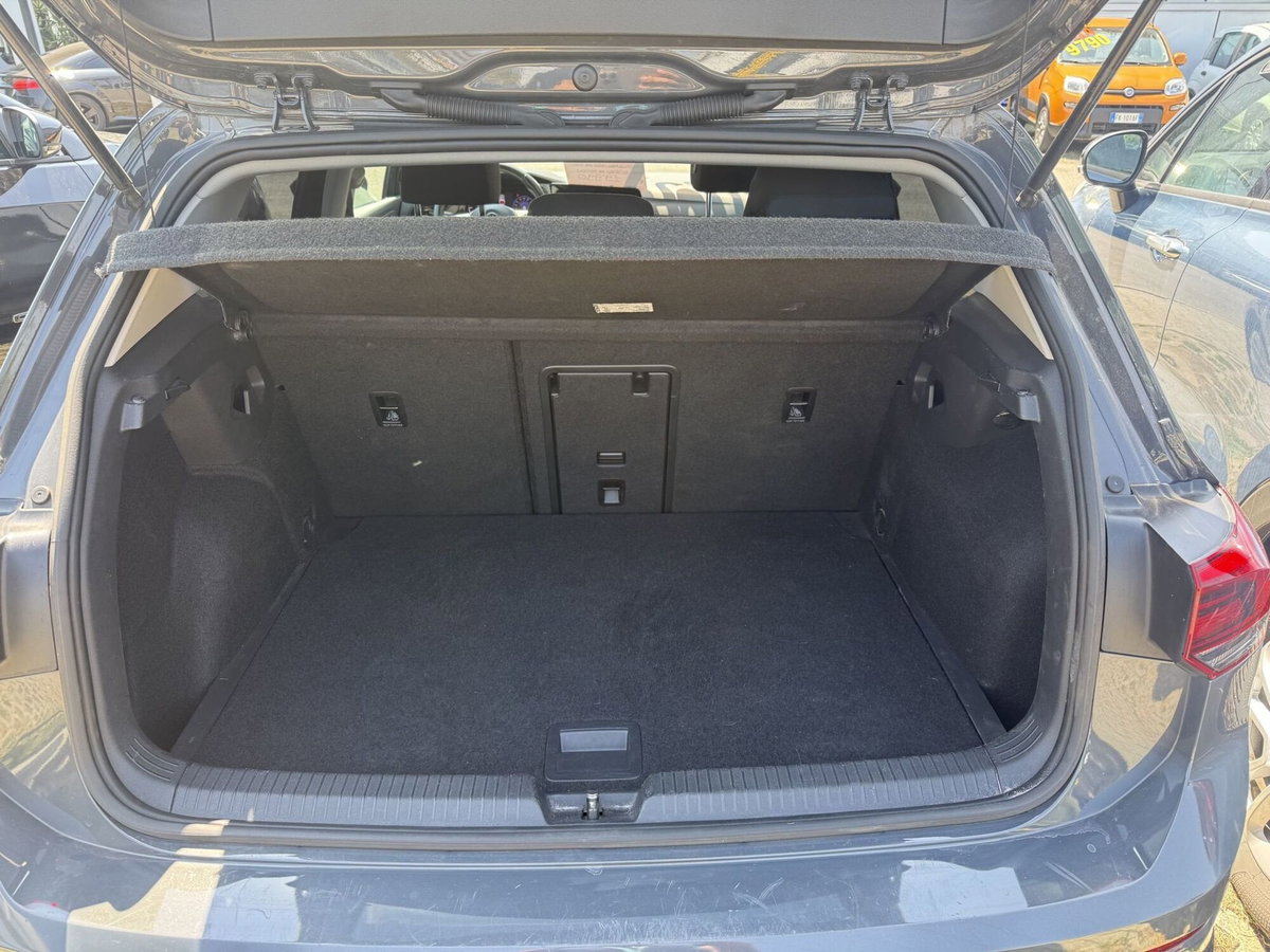 Volkswagen Golf 1.0 eTSI EVO DSG Life (8)