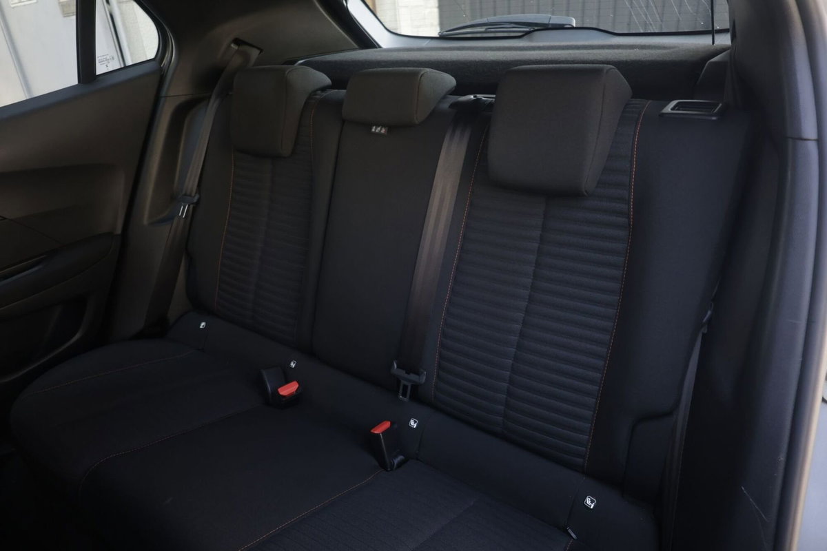Peugeot 2008 PureTech 130 S&S EAT8 Active Pack (3)