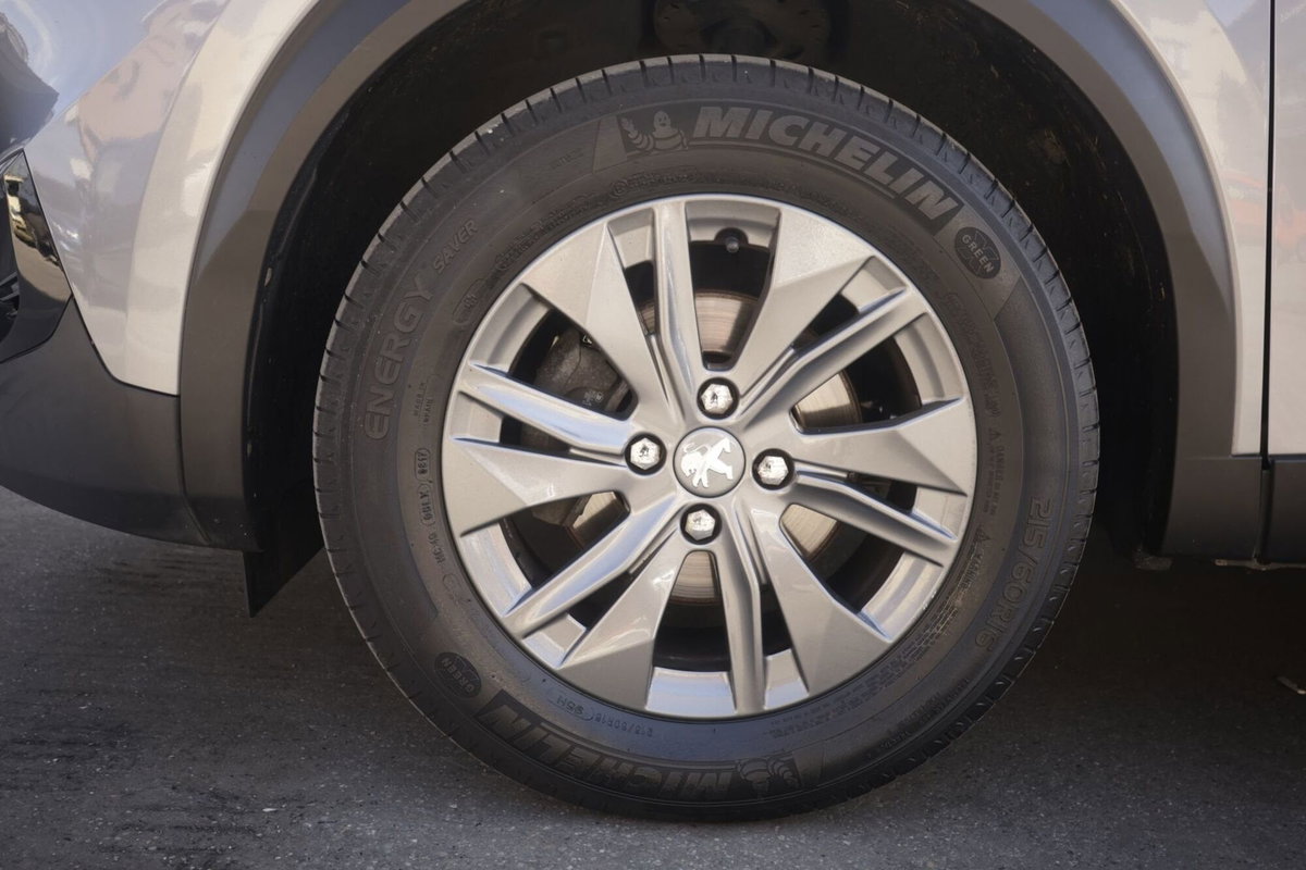 Peugeot 2008 PureTech 130 S&S EAT8 Active Pack (5)