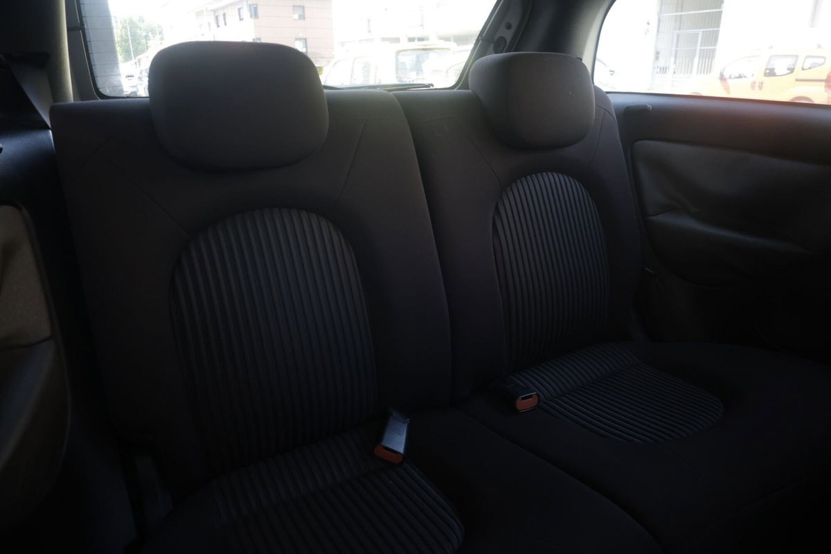 Lancia Ypsilon 1.2 Versus (12)