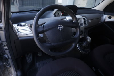 Lancia Ypsilon 1.2 Versus (14)