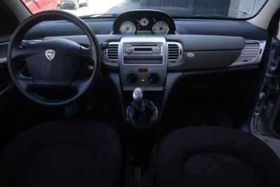 Lancia Ypsilon 1.2 Versus (2)