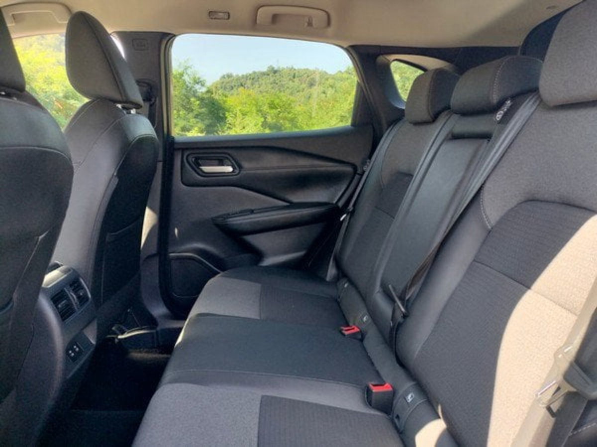 Nissan Qashqai 1.3 mhev N-Connecta 2wd 140cv (14)