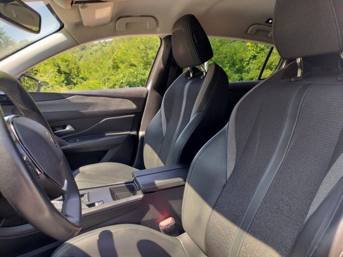 Peugeot 308 BlueHDi 130 S&S EAT8 Allure Pack (10)