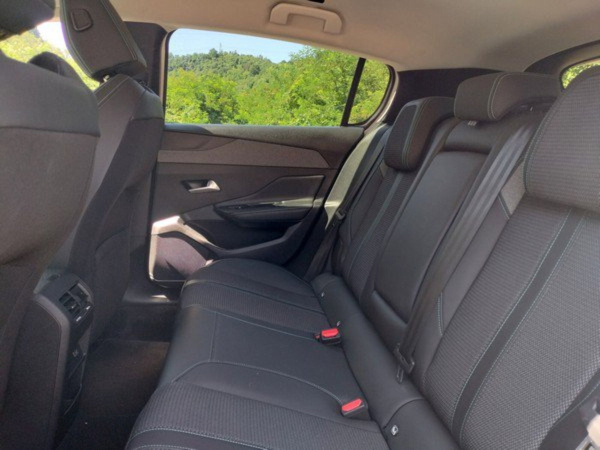 Peugeot 308 BlueHDi 130 S&S EAT8 Allure Pack (14)