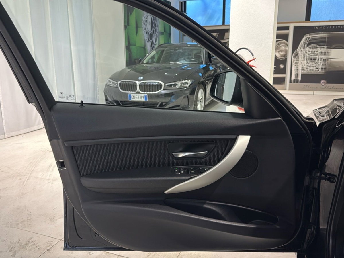 BMW Serie 3 Touring 320d (18)