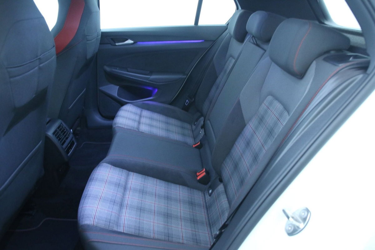 Volkswagen Golf 2.0 TSI GTI (8)