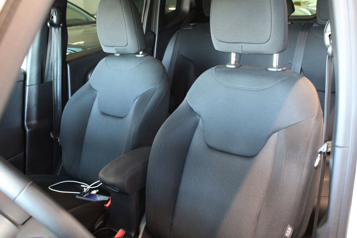 Jeep Renegade 1.3 T4 190CV PHEV 4xe AT6 Limited (10)