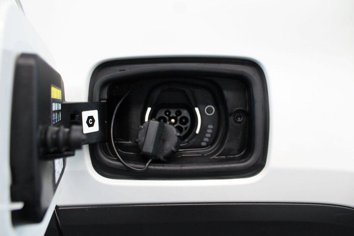 Jeep Renegade 1.3 T4 190CV PHEV 4xe AT6 Limited (12)