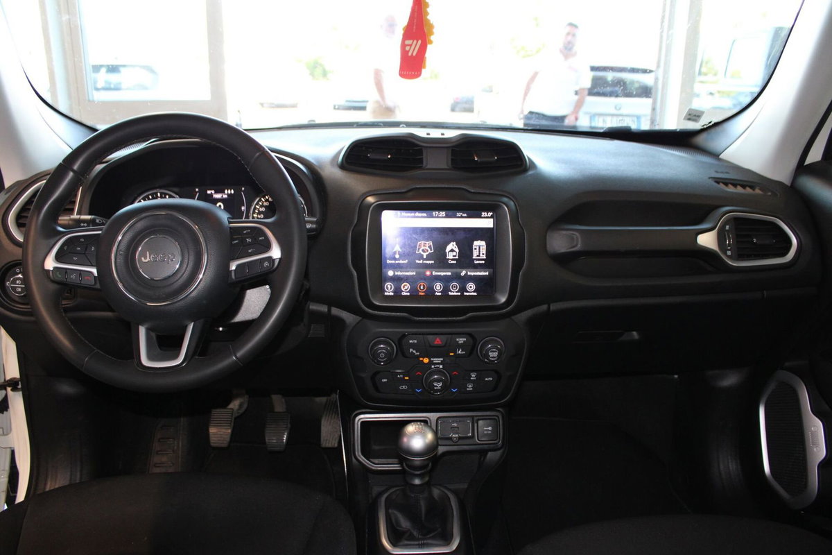 Jeep Renegade 1.3 T4 190CV PHEV 4xe AT6 Limited (9)