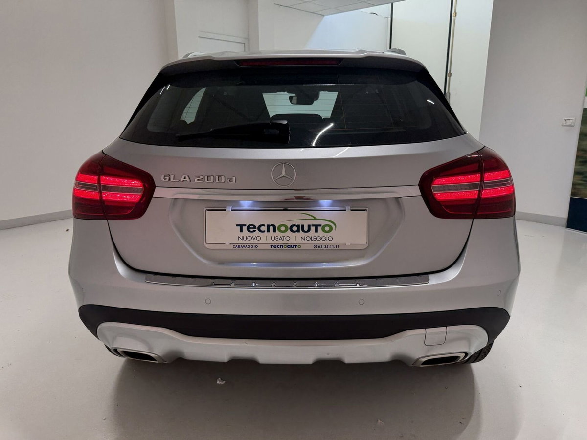 Mercedes-Benz GLA SUV 200 d Sport (14)