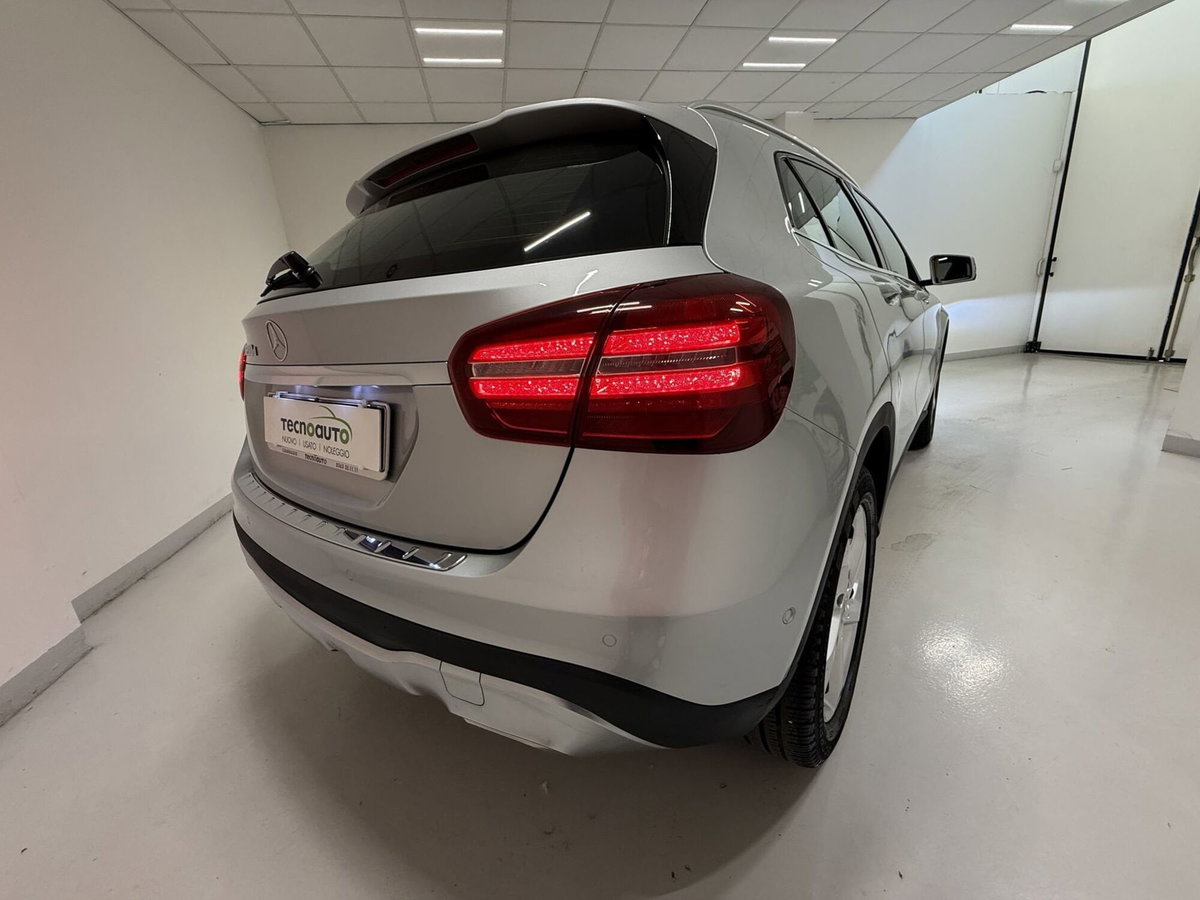 Mercedes-Benz GLA SUV 200 d Sport (16)