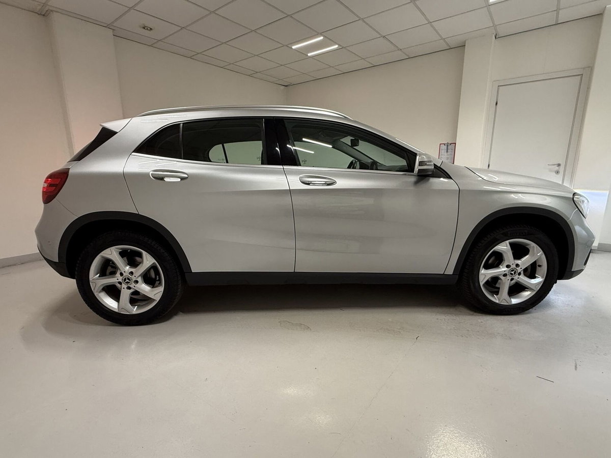 Mercedes-Benz GLA SUV 200 d Sport (17)