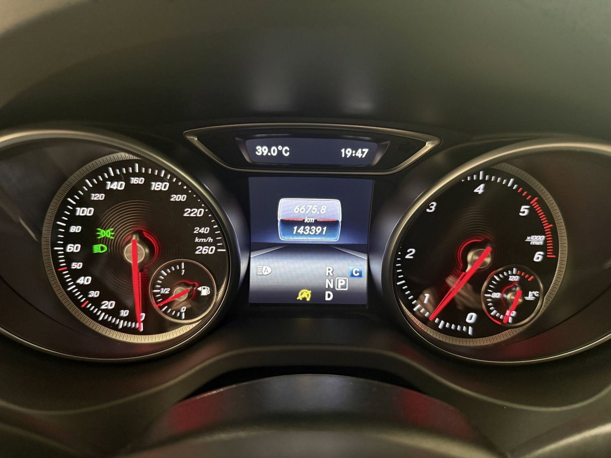 Mercedes-Benz GLA SUV 200 d Sport (5)