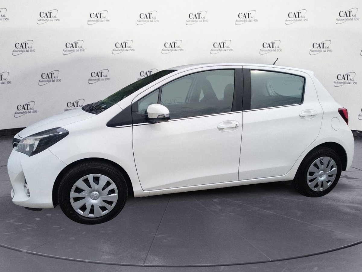 Toyota Yaris 1.5 5 porte Active (2)
