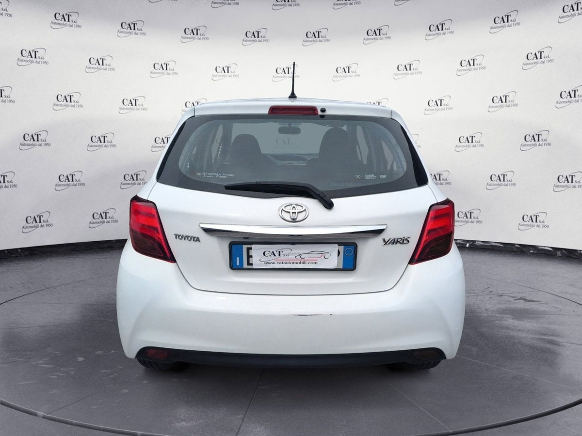 Toyota Yaris 1.5 5 porte Active (6)