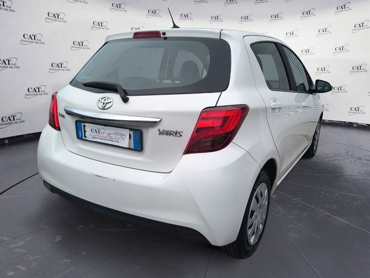 Toyota Yaris 1.5 5 porte Active (7)