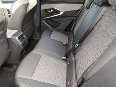 Peugeot 3008 1.2 hybrid Allure Business 145cv e-dcs6 (13)