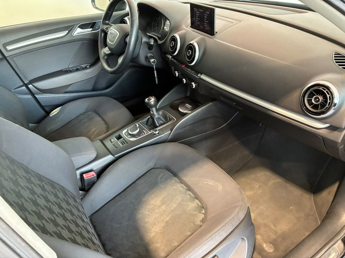 Audi A3 1.6 TDI S tronic Business (18)