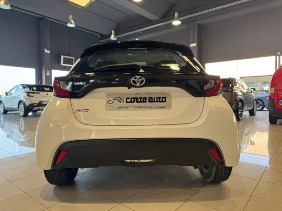 Toyota Yaris 1.0 5 porte Active (19)