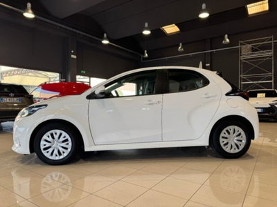 Toyota Yaris 1.0 5 porte Active (2)